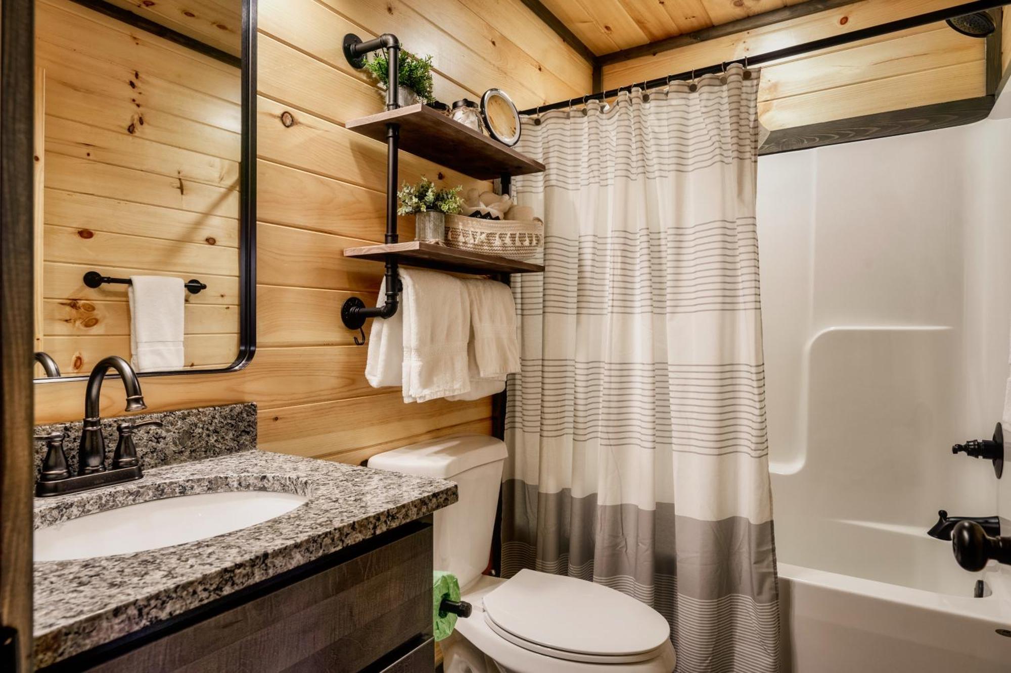 Mountainscape - Brand New Cabin W Views - Hottub - Firetable - Ps5 - Pooltable - 3 Pools Gatlinburg Eksteriør bilde