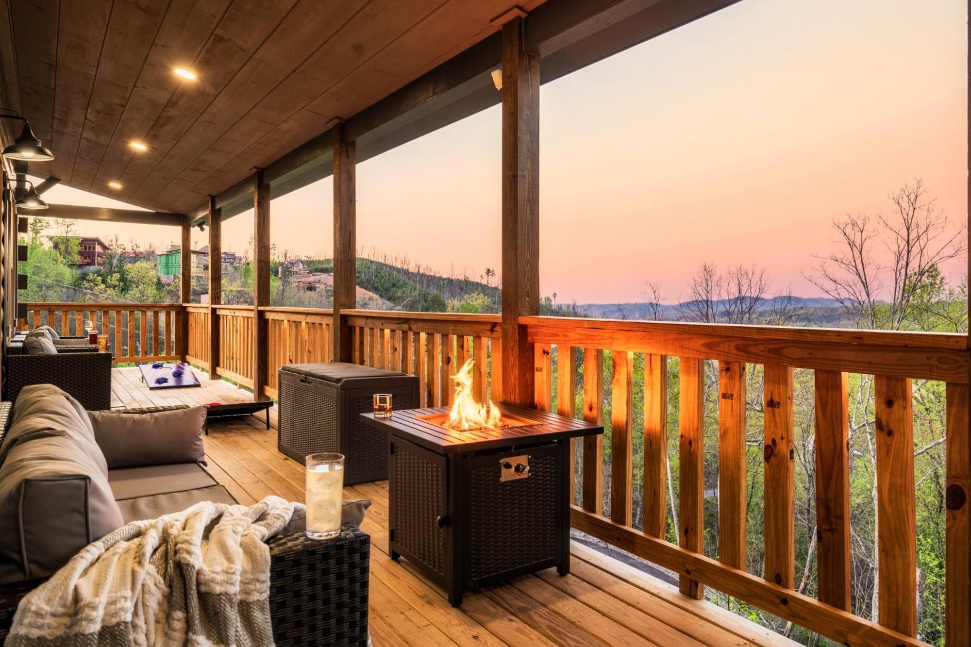 Mountainscape - Brand New Cabin W Views - Hottub - Firetable - Ps5 - Pooltable - 3 Pools Gatlinburg Eksteriør bilde