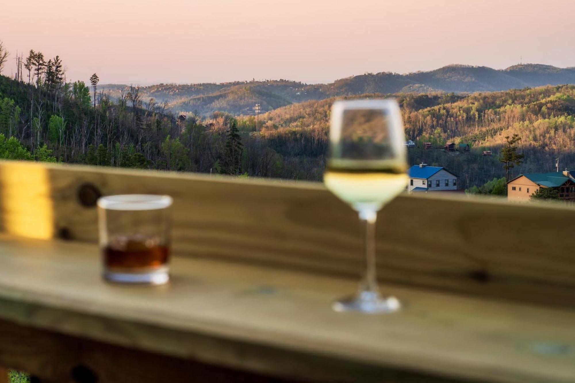 Mountainscape - Brand New Cabin W Views - Hottub - Firetable - Ps5 - Pooltable - 3 Pools Gatlinburg Eksteriør bilde