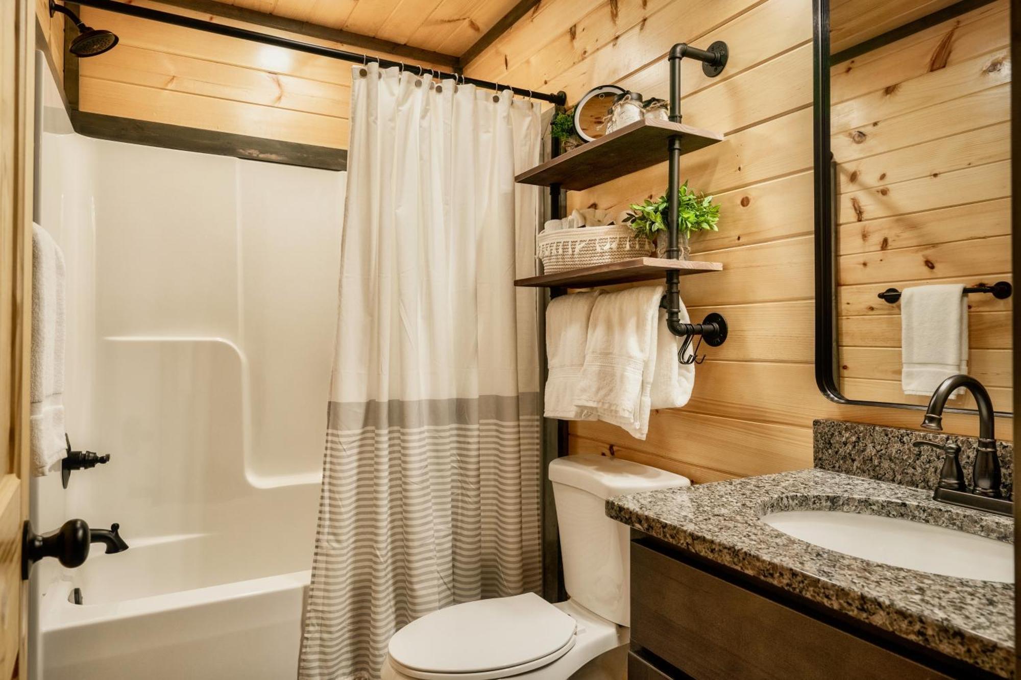 Mountainscape - Brand New Cabin W Views - Hottub - Firetable - Ps5 - Pooltable - 3 Pools Gatlinburg Eksteriør bilde